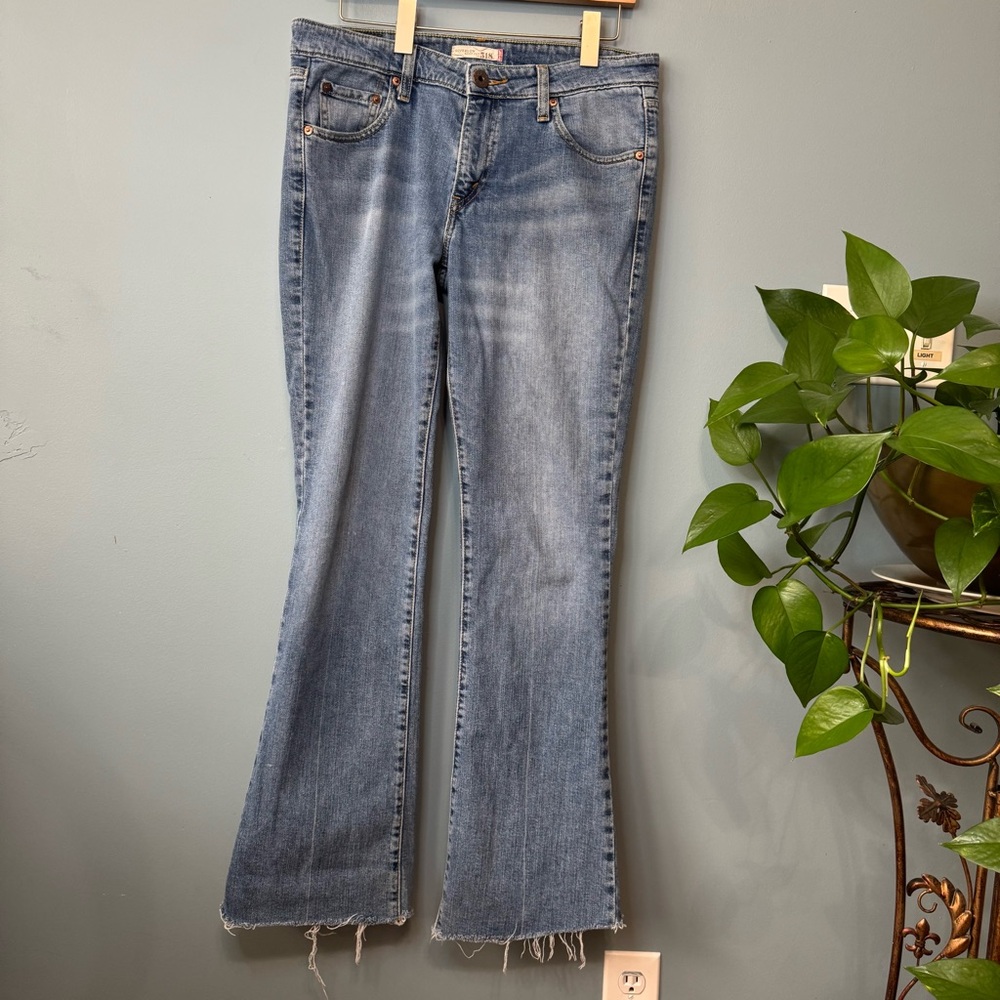 Levi’s Superlow Bootcut 518 Jeans. Raw Cut Hem. Juniors 11 LONG (33x32)